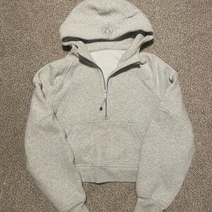 Lululemon grey Scuba- half zip cropped